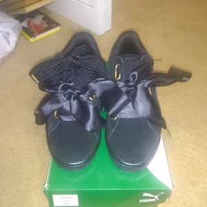Women's Puma Suede Heart Satin Shoes Sz 9